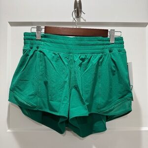 Lululemon Hotty Hot High Rise Shorts 2.5’’ lined Size 8 New Raceway Green
